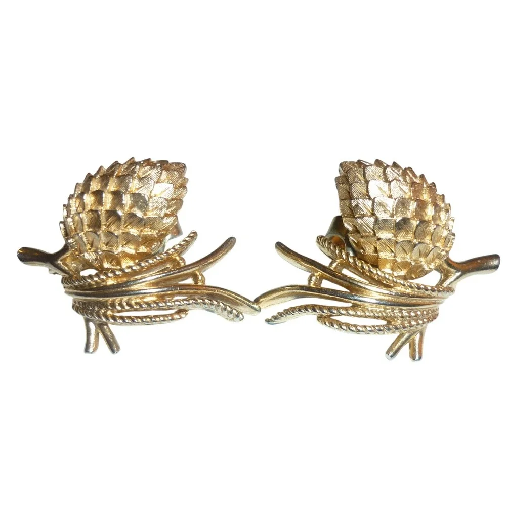 Vintage Crown Trifari Gold Tone Pinecone‎ Clip On Earrings Botanical Textured